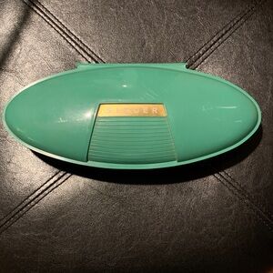 SINGER button hole attachment in case with instruction booklet, great condition